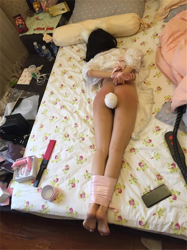 经济大学极品重毛大长腿美女刘X桐不雅私拍流出与同居男友大玩SM性爱