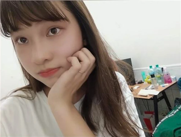 台湾高中妹子自拍合集