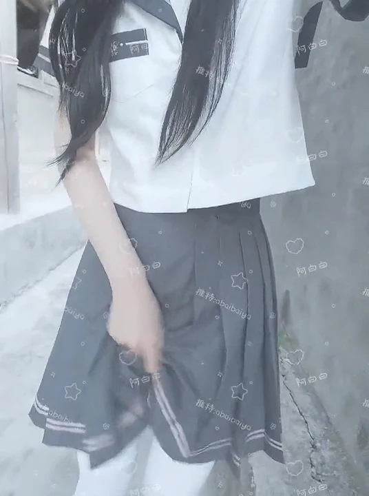 阿白萝莉-再可爱又怎么样不还是一只喜欢到处撒尿的狗狗