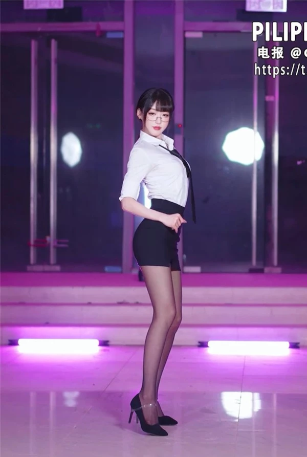 B站舞蹈区博主不为人知的另一面pilipili动感养眼pmv混剪合集三部全是极品小姐姐